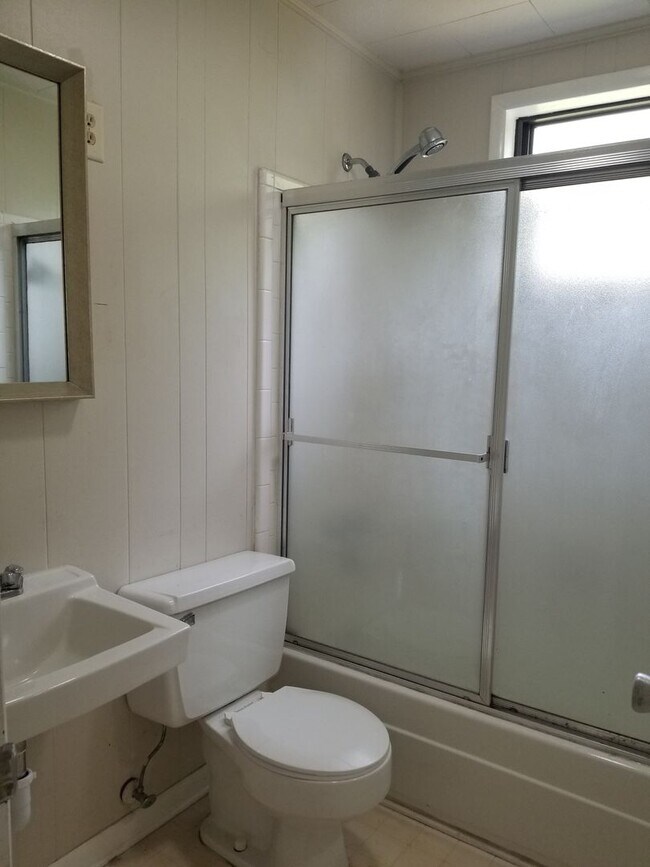 Building Photo - Great 3 bedroom 2 bath home for rent.