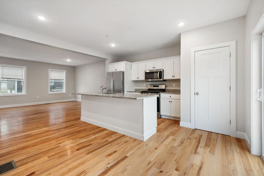 Interior Photo - Half Peak Ledges