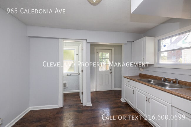 Building Photo - 965 Caledonia Ave