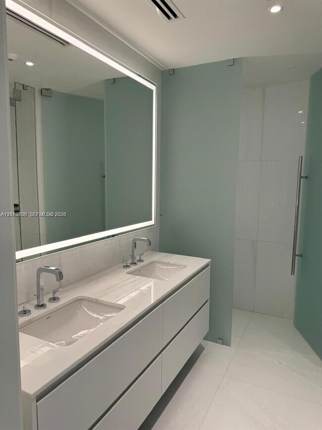 Building Photo - 300 Biscayne Blvd Way