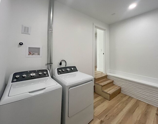 Building Photo - Charming NE Portland Apartment Near Parks, Shops & Transit