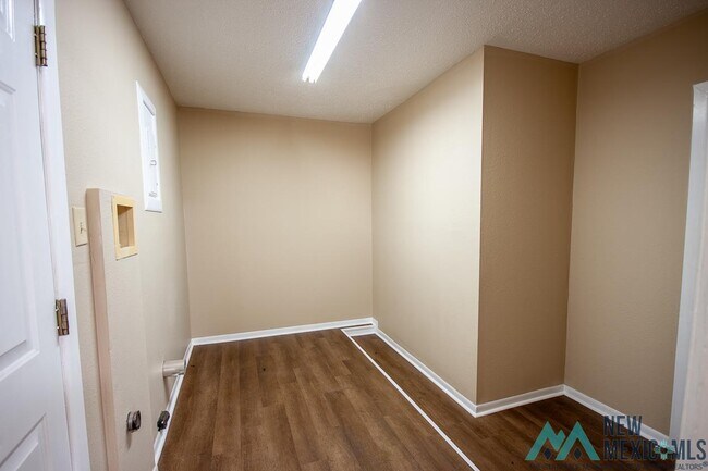 Building Photo - 1704 Laura Ln