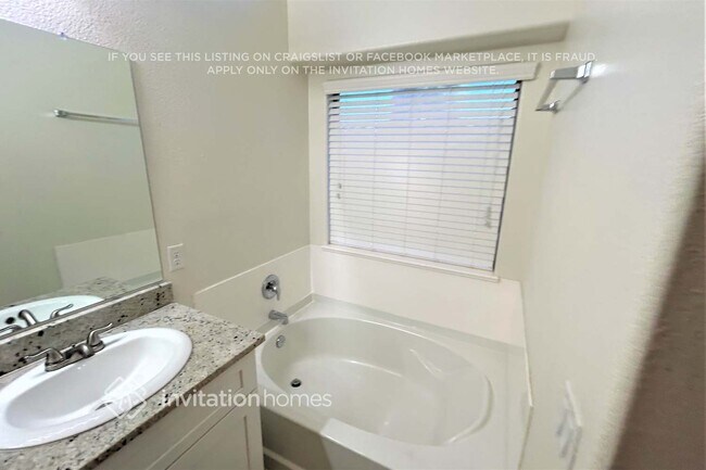 Building Photo - 16005 W Latham St