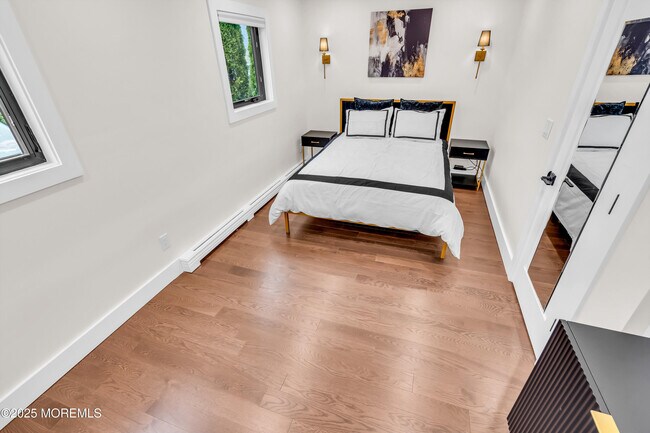 Building Photo - 320 Silver Lagoon Dr