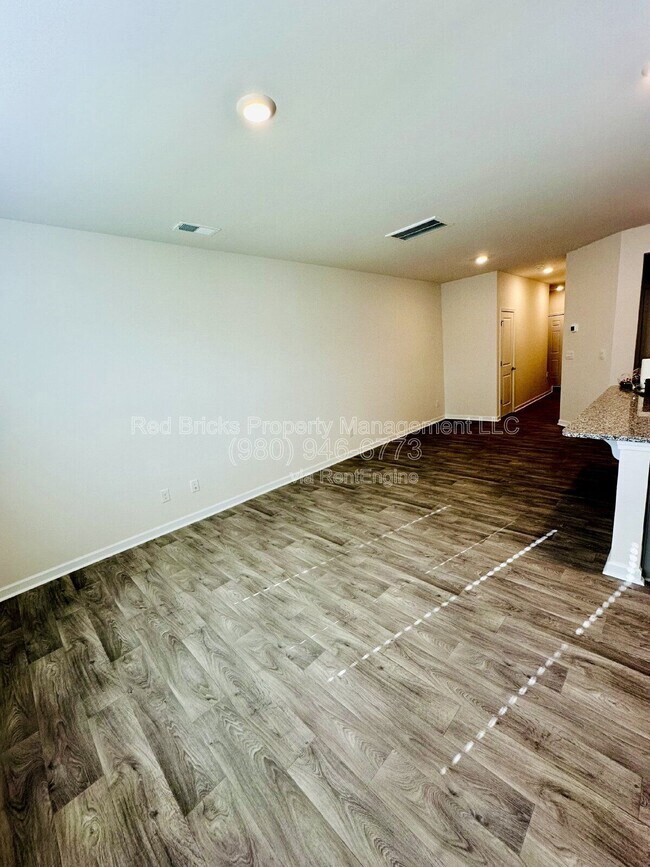 Building Photo - 8131 Murray Br Dr