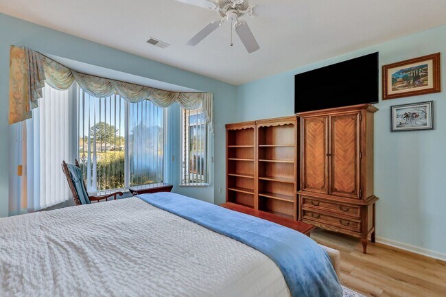 Building Photo - Charming 2 Bed, 2 Bath Rental with Lagoon Views in Sun City!