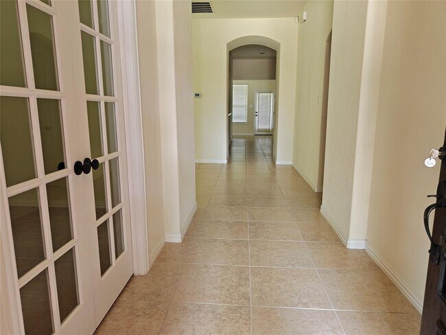 Building Photo - 5551 Twin Rivers Ln