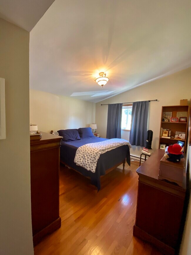 Bedroom 1 - 1402 Altamont St