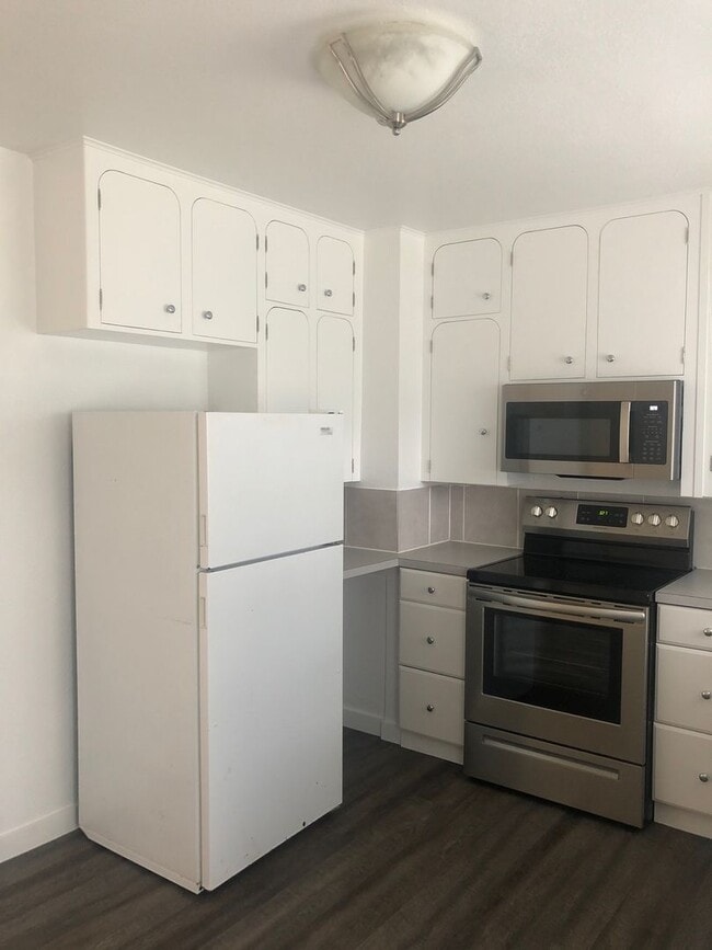 Building Photo - 3-Bedroom 1-Bath (A/C) Private Back Yard - Garage $1,875 (Albany)