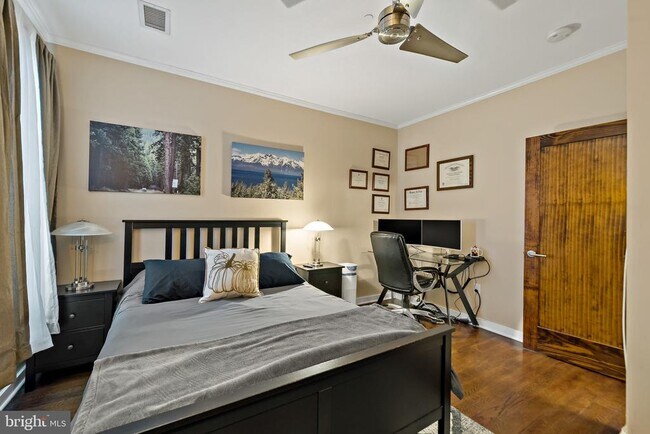 Building Photo - 1247 E Columbia Ave