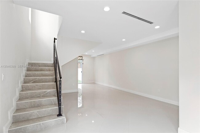 Building Photo - 1252 NW 39th St
