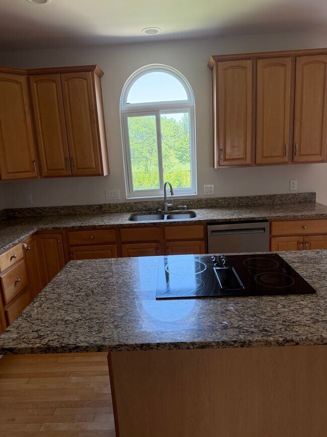 Building Photo - 4BR/3.5BA | Newly Renovated Single Family Home | Large Home is Desirable Pine Run!  Best of Mason