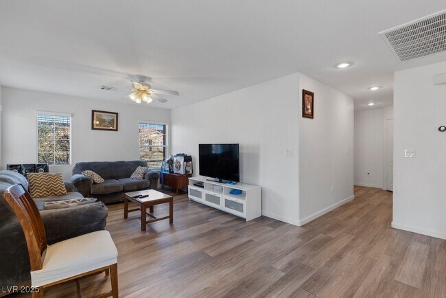 Building Photo - 6717 Yellowhammer Pl