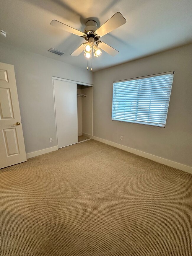 Building Photo - Spacious Living with Room to Grow