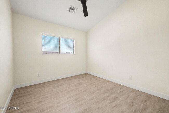 Building Photo - 2084 N Sunset Dr
