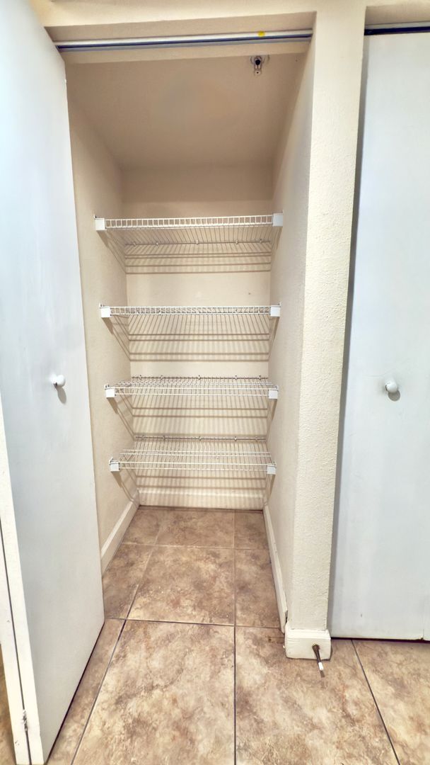 Building Photo - Beachside One Bedroom Condo with Parking a...