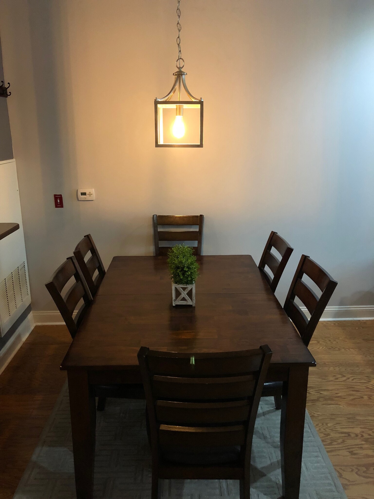 Building Photo - 300 W Elm St