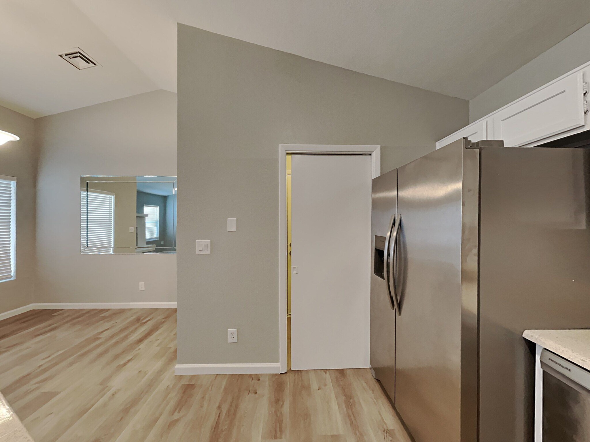 Building Photo - 7303 W Shaw Butte Dr