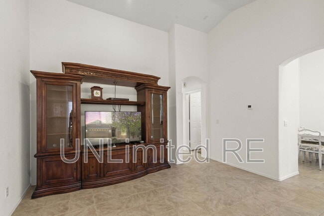 Building Photo - 7889 N Music Mountain Ln