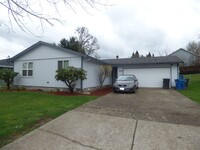 Building Photo - 3 bed 2 bath house in South Salem!