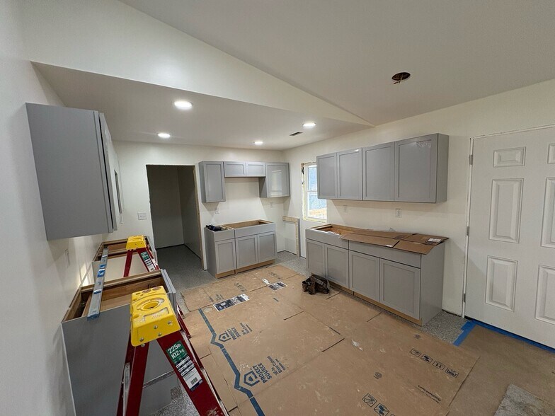 Building Photo - 276 Barker Road APT B