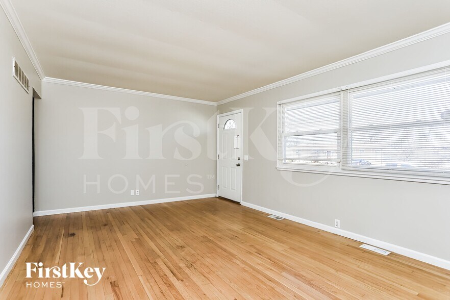 Building Photo - 2170 Flight Dr