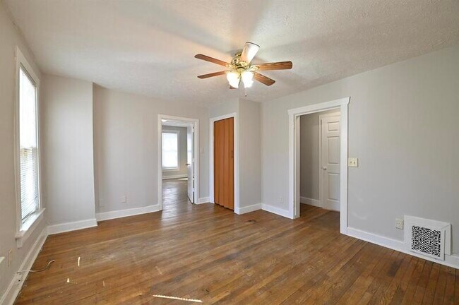 Building Photo - 4038 Seward St
