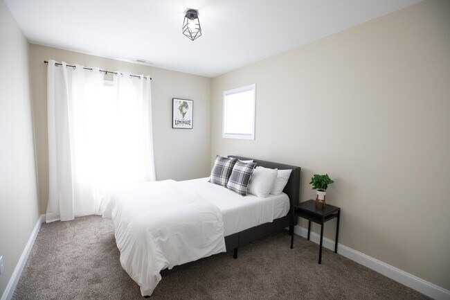 Building Photo - 219 E Morris St