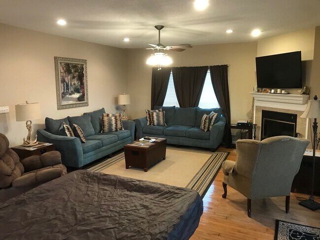 Building Photo - 1329 W Lagoon Ave