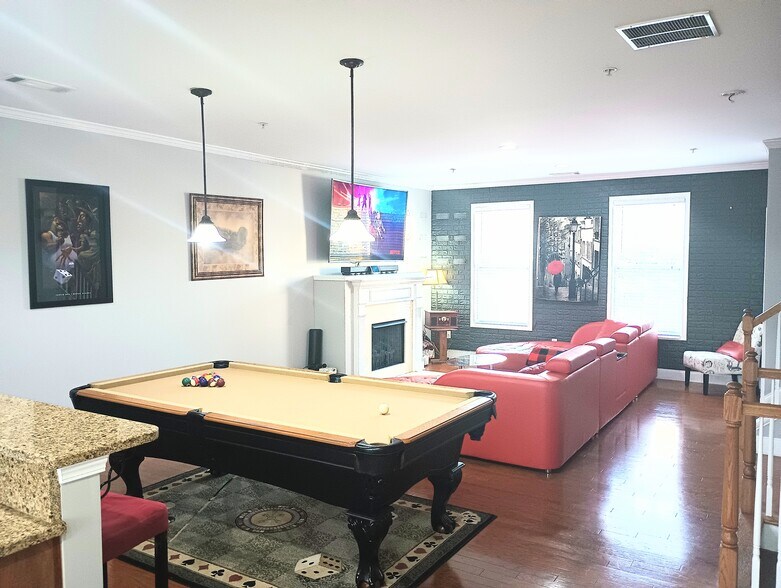 Building Photo - 436 Williamson St SE