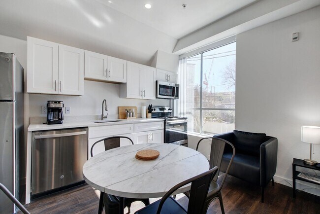 Primary Photo - West Campus 2x1 @ Avia Apartments