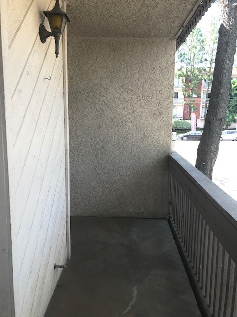 Building Photo - 15215 W Magnolia Blvd