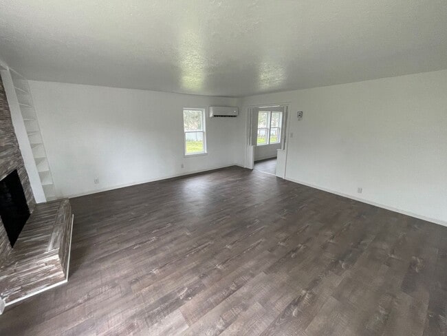 Building Photo - 3916 Homedale Rd