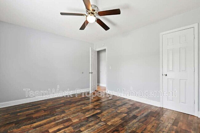 Building Photo - 313 Clearwater Dr