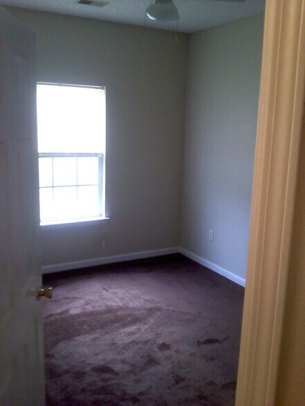 Building Photo - 916 W Carter Rd