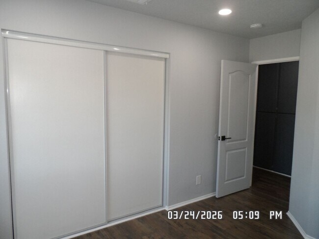 Building Photo - 3 Bedrooms, 2 Bathrooms, approx. 1112 sq. ft., 2 Car Garage, Solar Panels, Internet Included. Cos...