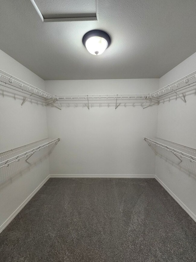 Building Photo - 1/2 off First Month's Rent- South Richland Location, 3 bed, 2.5 ba + Bonus Room