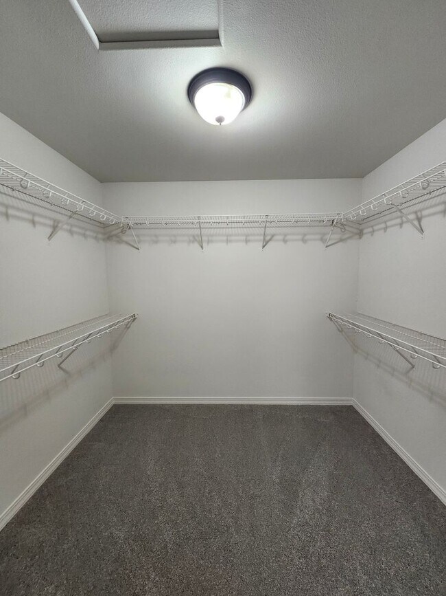 Building Photo - $700 Move-in Special! Beautiful South Richland 3 bed, 2.5 ba + Bonus Room