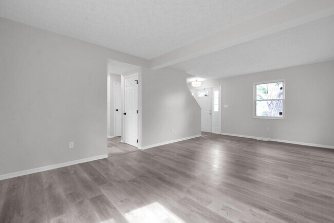Building Photo - 3302 Sundale Rd