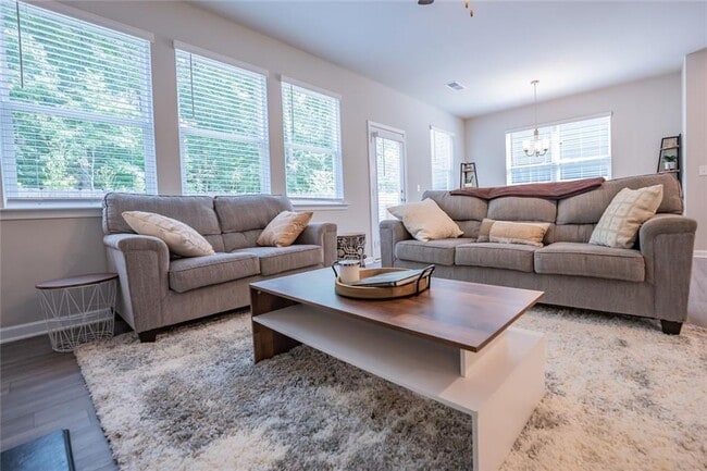 Building Photo - 454 Burgundy Terrace SE