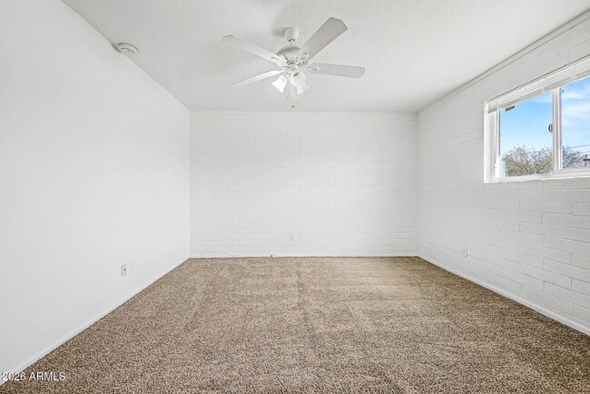 Building Photo - 1319 W Tulip Pl