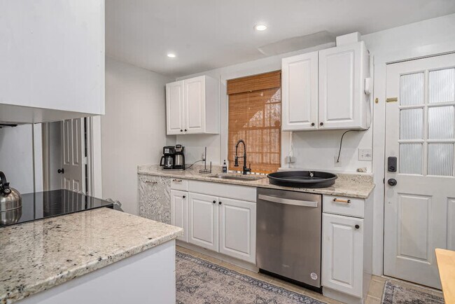 Building Photo - 505 E Mc Donough St