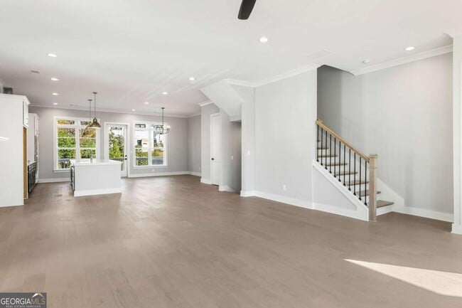Building Photo - 2035 Parkside Ln