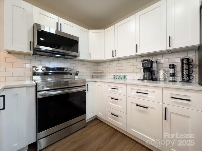 Building Photo - 226 Malvern Dr SW