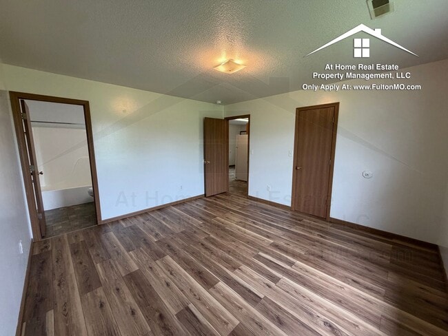 Building Photo - Gates Boulevard 2633–2635 Duplex