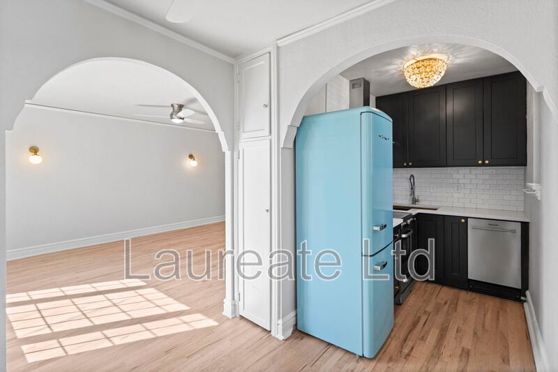 Building Photo - 1050 N Pearl St