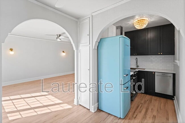 Building Photo - 1050 N Pearl St