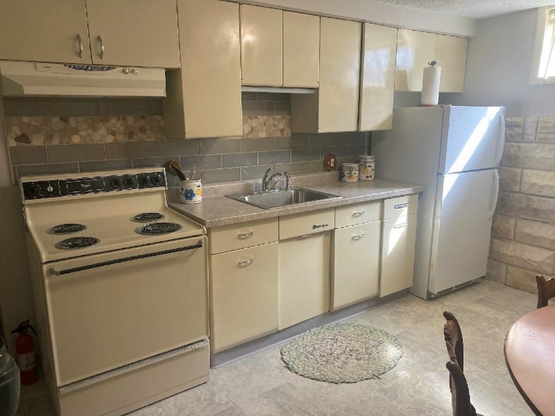 Building Photo - 207 E 22nd St