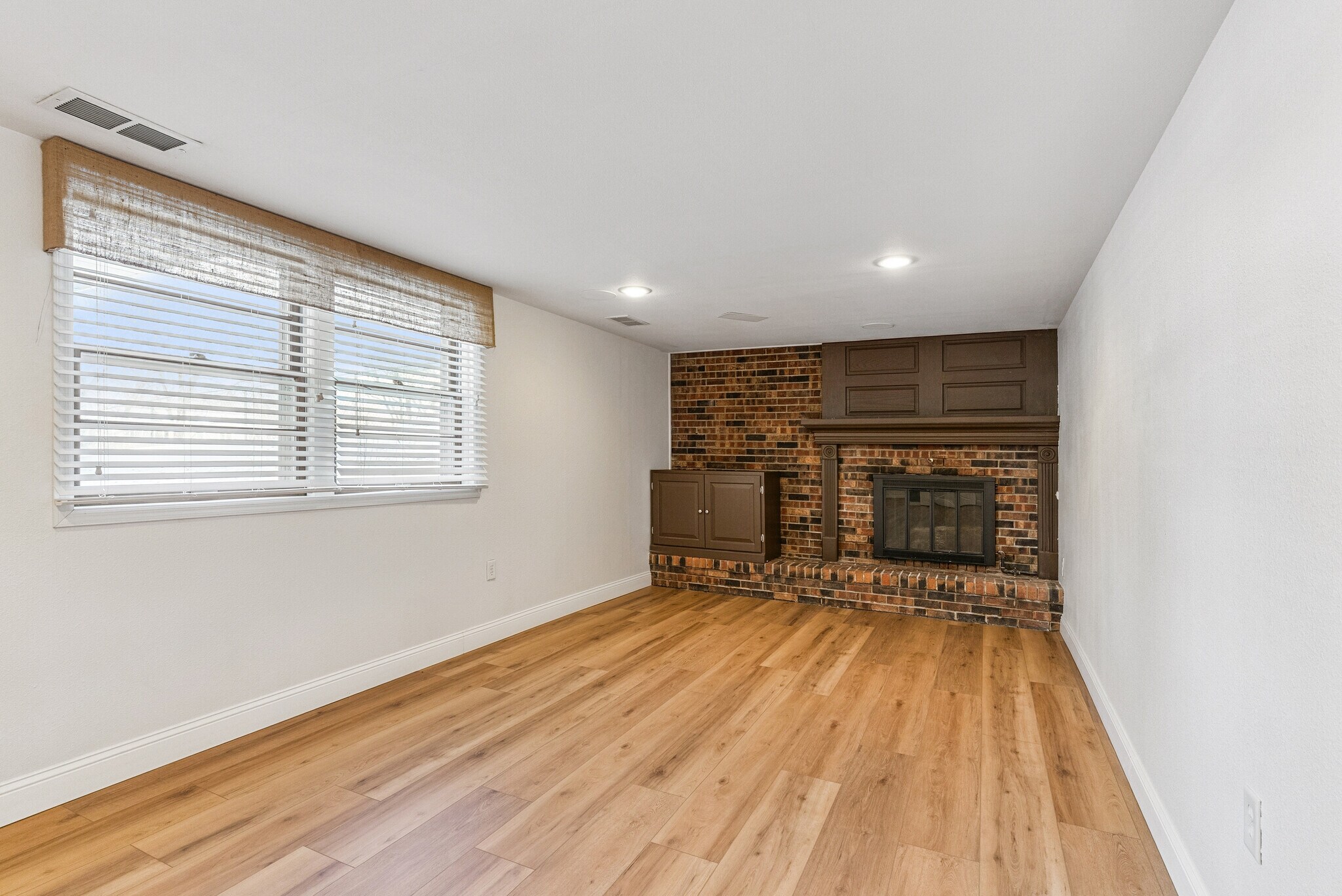 Building Photo - 3032 W 9th St