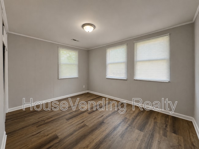 Building Photo - 2221 Compton Dr